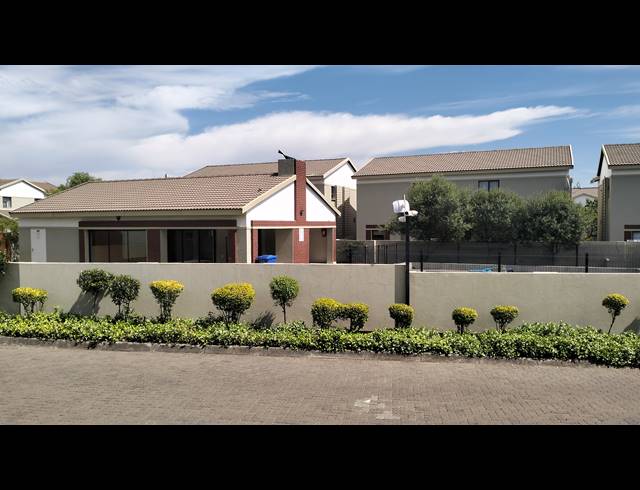 3 BEDROOM DUPLEX FOR SALE IN EQUESTRIA